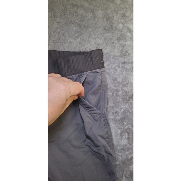 REI Co-op Boys Sz L 14-16 Athletic Active Shorts 3 Pockets Gray Activewear C30 - Picture 3 of 10